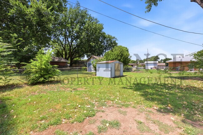 Foto del edificio - 841 N Country Acres Ave