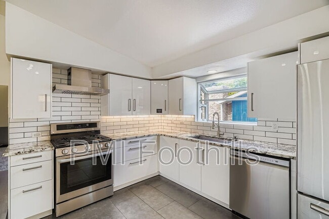 Building Photo - 10909 W 65th Way