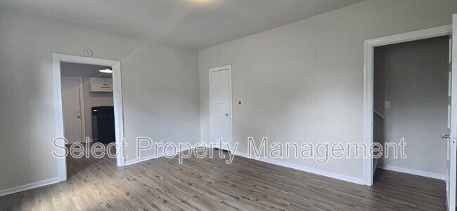 Foto del edificio - 2152 Fox Ave