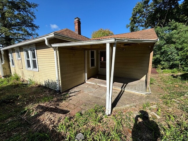 Building Photo - 217 Rosecrest Dr