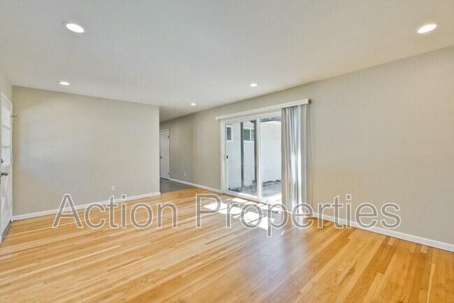 Foto del edificio - 1062 Kelly Dr