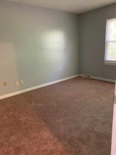 2nd bedroom upstairs on back side - 921 Royal Dr
