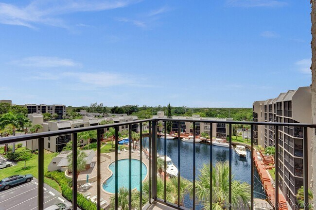 Building Photo - 12 Royal Palm Way