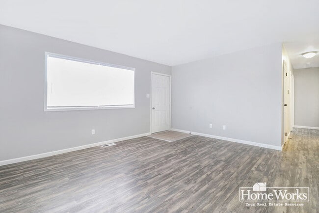 Building Photo - Newly Renovated 3 Bedroom Home with Bonus ...