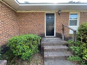 Building Photo - 4956 Fieldcrest Dr