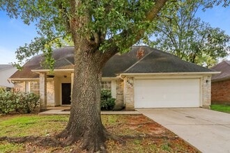 Building Photo - 4635 Linden Pl
