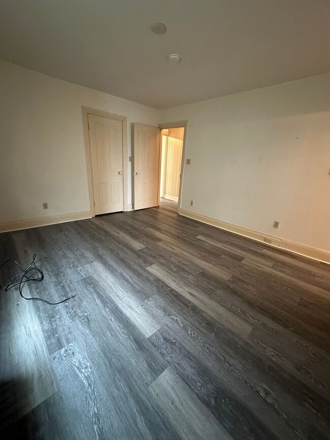 Building Photo - 40 N Chestnut St