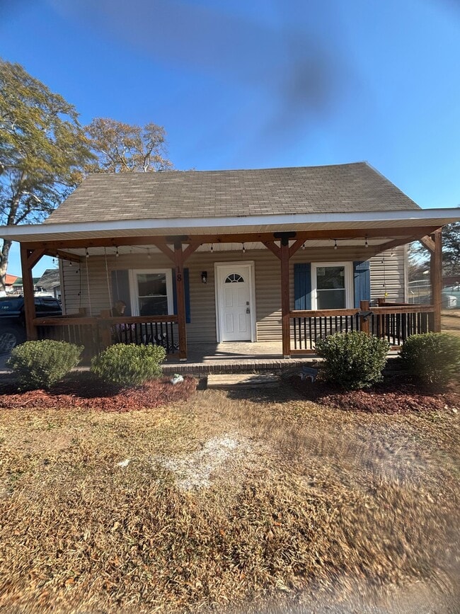Building Photo - 18 Adger St
