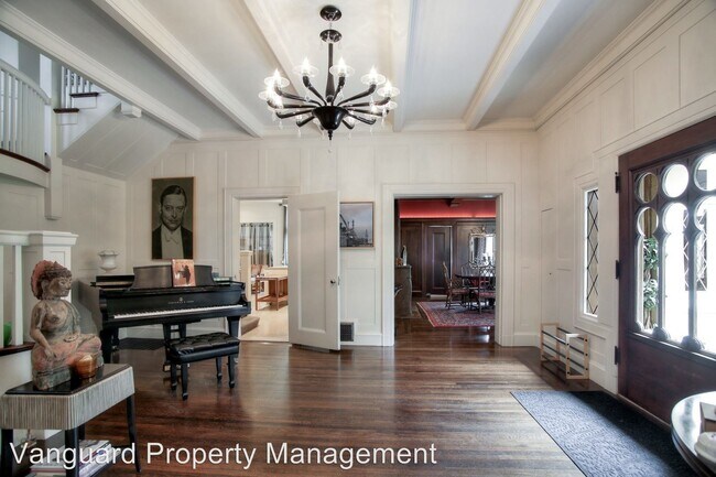 Foto del edificio - 6 br, 3.5 bath Apartment - 2030 Lyon Street
