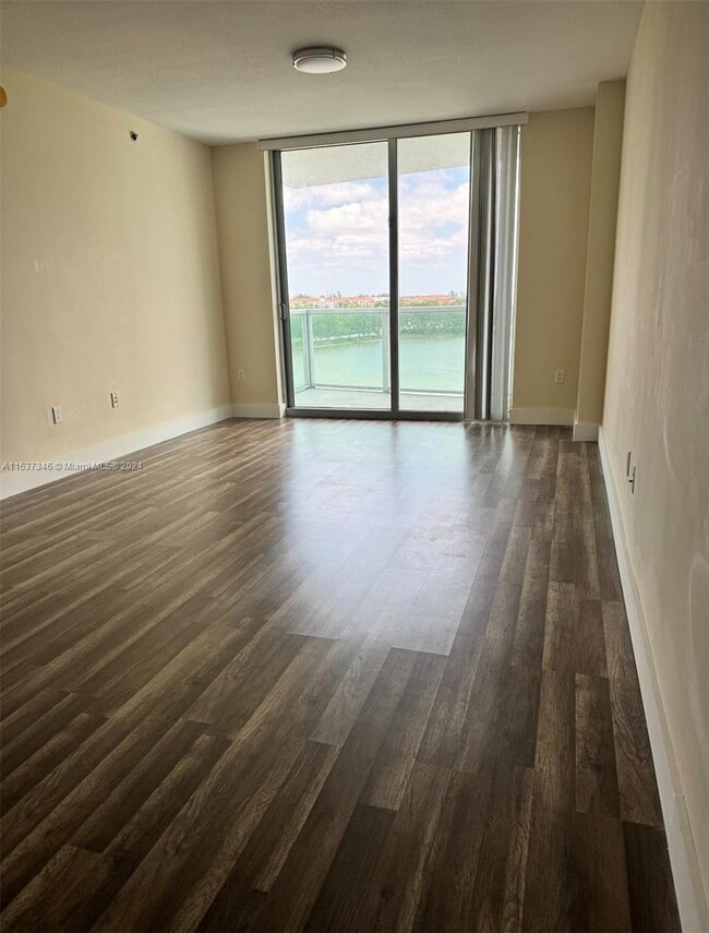 Building Photo - 2681 N Flamingo Rd
