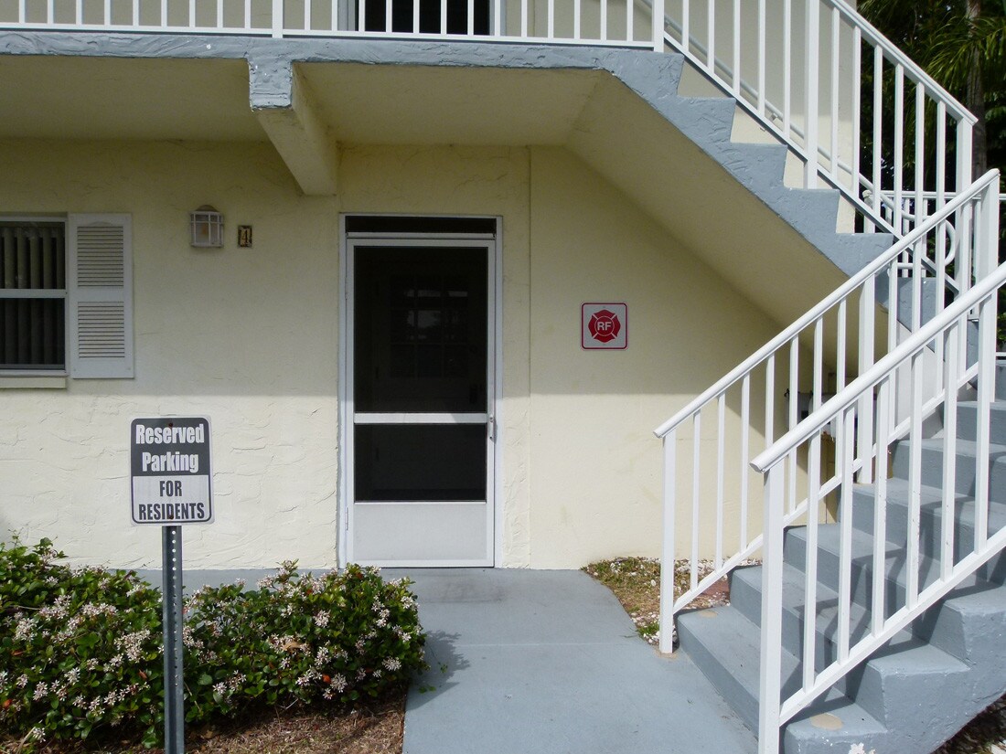 Primary Photo - 3305 Camelot Dr