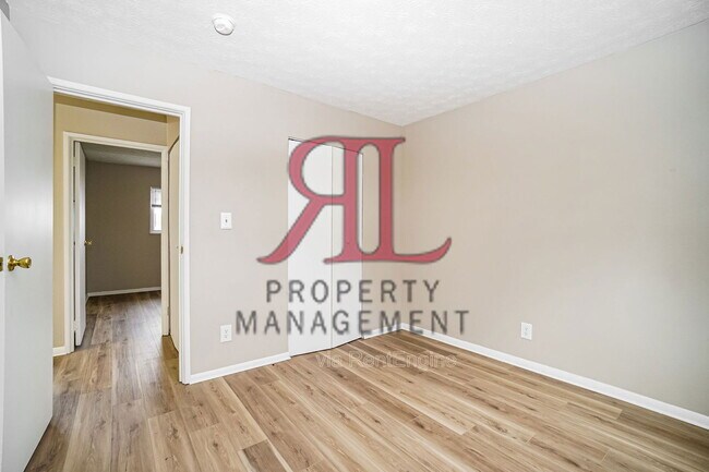 Foto del edificio - 1951 Riverdale Rd