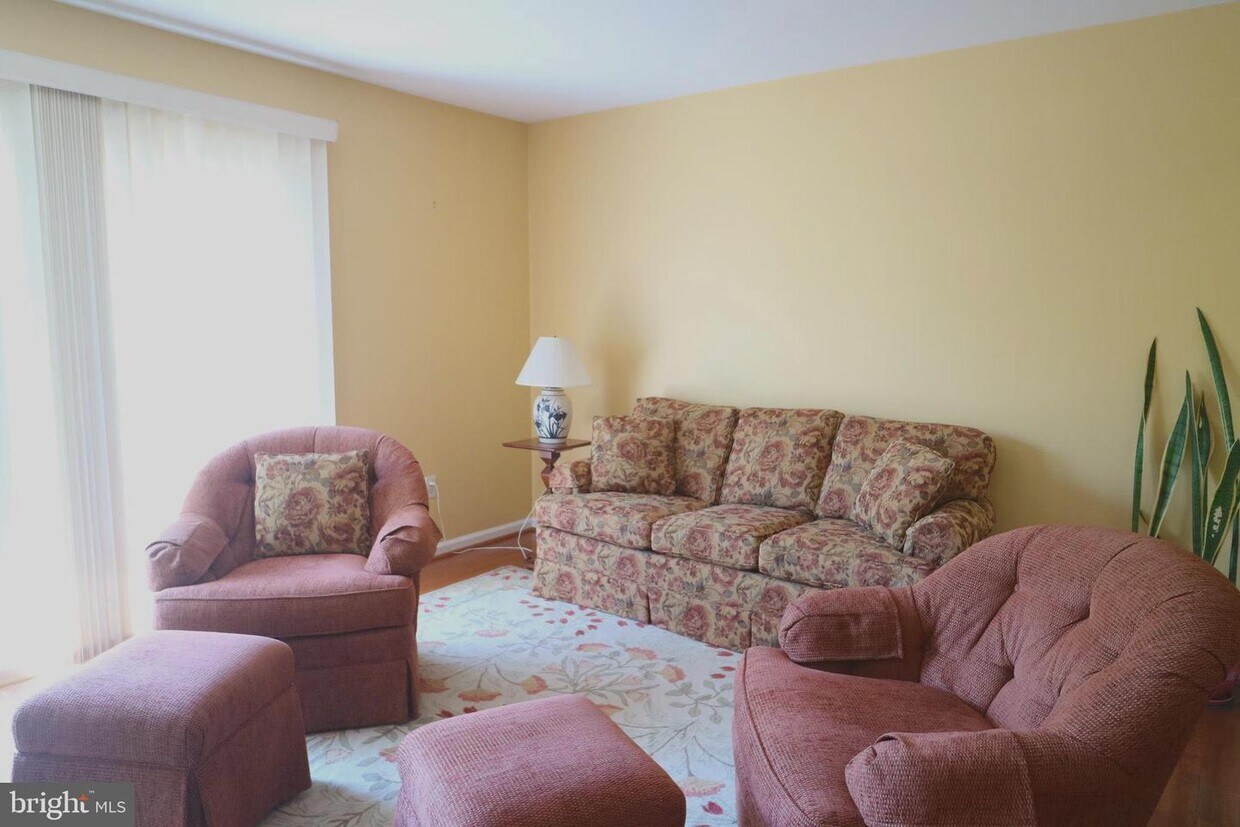 7807 Spruce Mill Dr Unit 700, Morrisville, PA 19067 Condo for Rent in