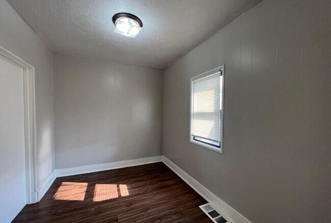 Foto del edificio - 4412 N 61st St