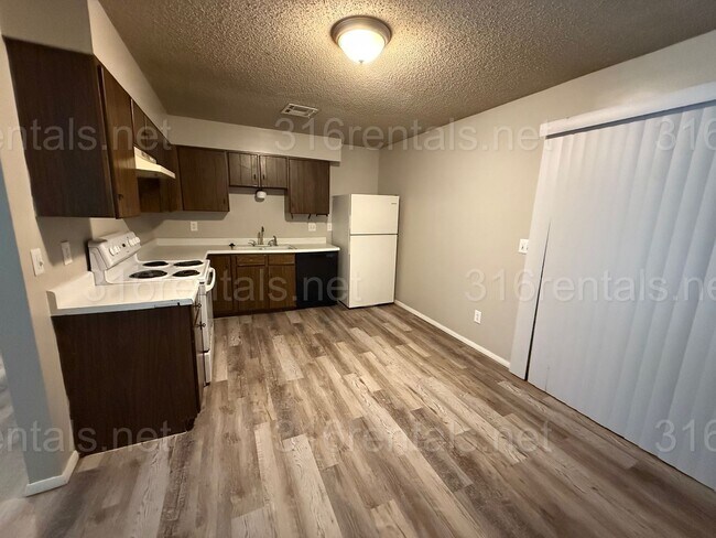 Foto del edificio - $865 - 2 bedroom/ 1 bathroom - Duplex