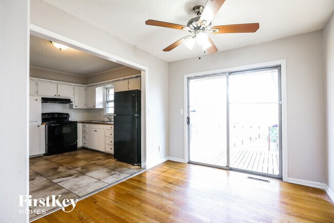 Foto del edificio - 8405 Elm Ave