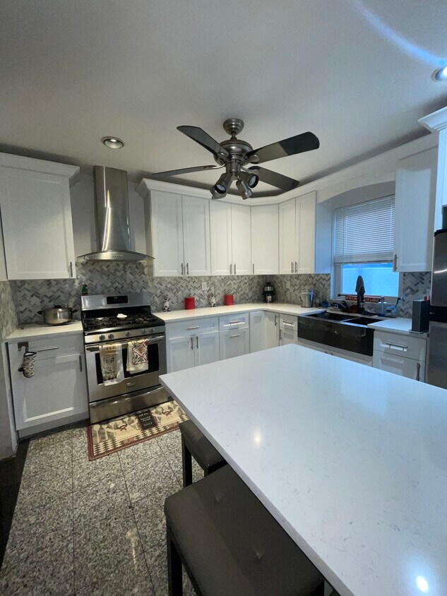 Foto principal - 3325 88th St