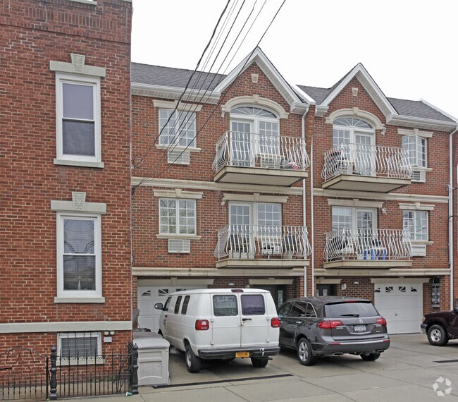 60 27 78th Ave Glendale Ny 11385 Apartments Primary Photo 60 27 78th Ave