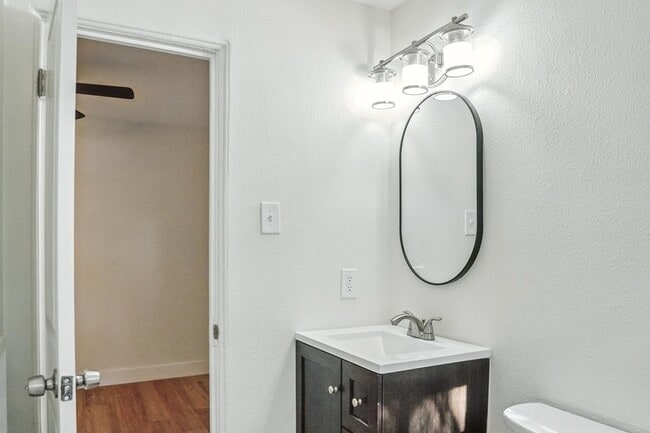 Foto del edificio - 1364 Lafayette St