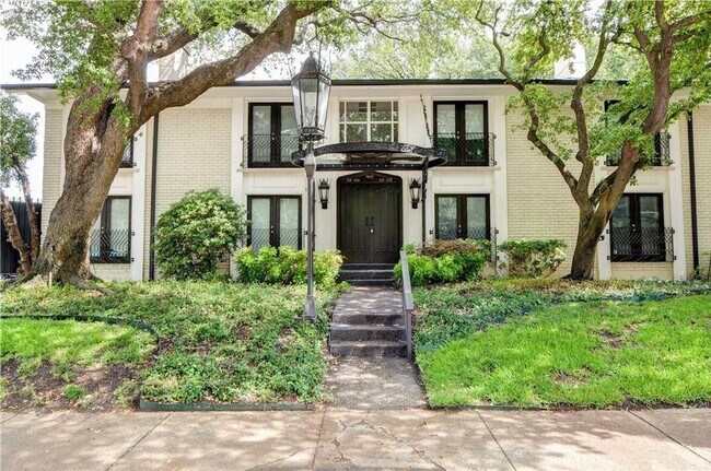 Foto del edificio - New York Style Condo in the heart of Dallas!