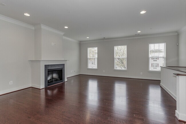 Foto del edificio - Gorgeous Townhome/Great Location!
