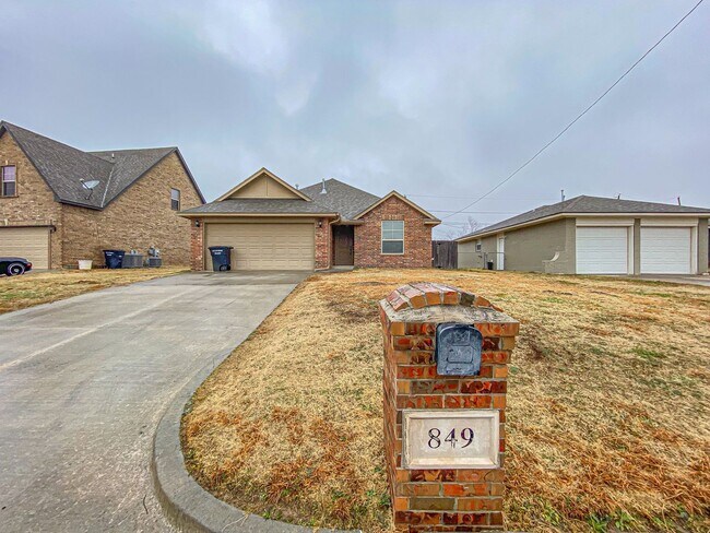 Building Photo - Three Bedroom Home with Storm Shelter!