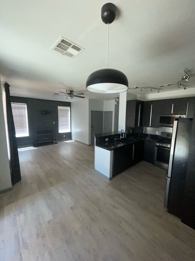Building Photo - 251 S Green Valley Pky