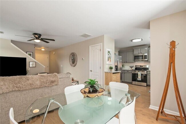 Foto del edificio - 226 Fox Creek Blvd