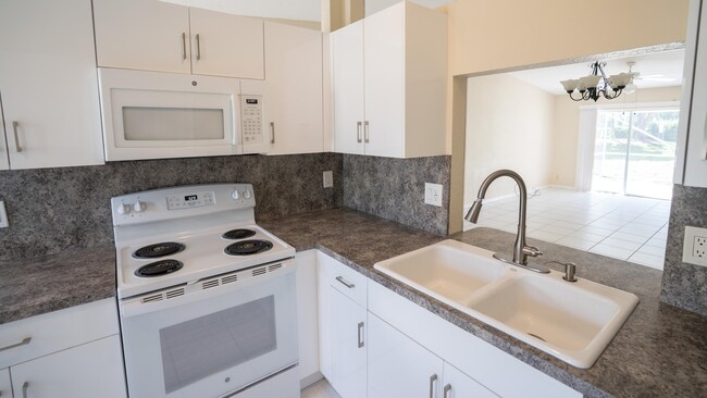 Foto del edificio - 3844 Miramontes Cir