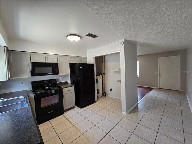 Foto del edificio - 5667 Struthers Ct