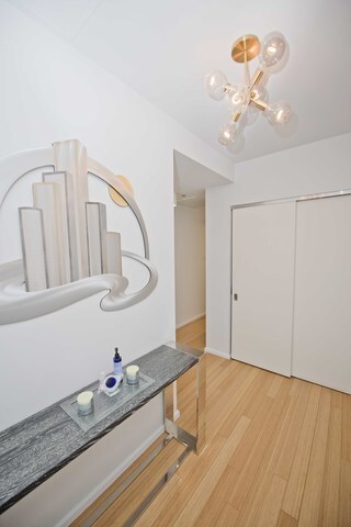 Building Photo - 550 N St Clair St