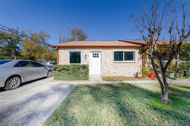 Foto del edificio - 1716 Crestdale Dr