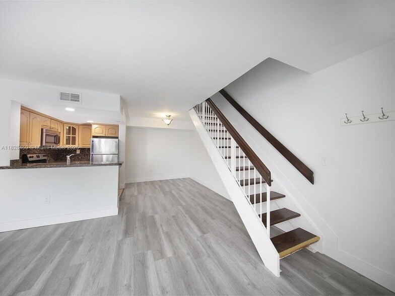 Primary Photo - 670 NW 85th Pl
