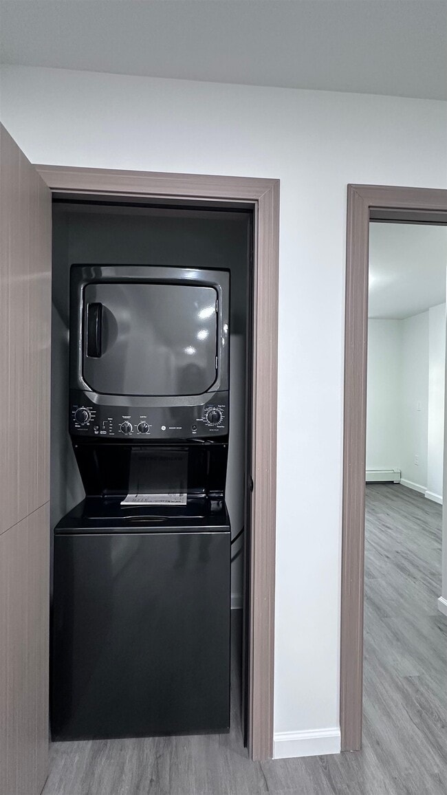 Building Photo - 213 Woodward St