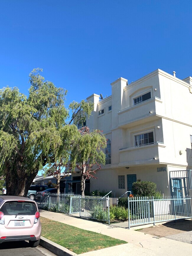 Foto del edificio - 11958 Lindblade St