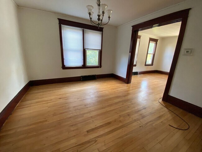 Foto del edificio - 304 6th Ave NW