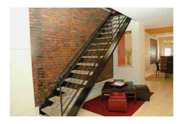 ESCALERA DESDE GRAND VIEW - 52 T St NW