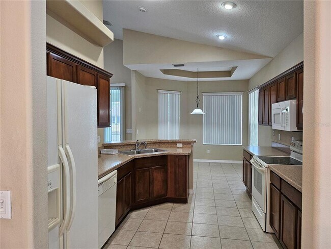Building Photo - 21 Raintree Cir