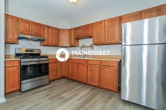 Building Photo - 3 Bedroom Pet-Friendly Home in Cincinnati, OH with Main Street Renewal
