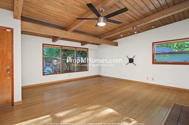 Building Photo - 2 Bedroom Mid Century Modern Home with Total Privacy!