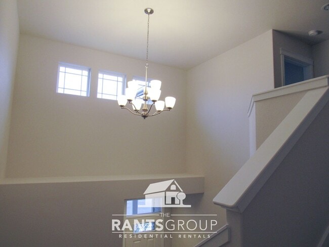 Building Photo - Fantastic Neighborhood! Easy Commute to JBLM!