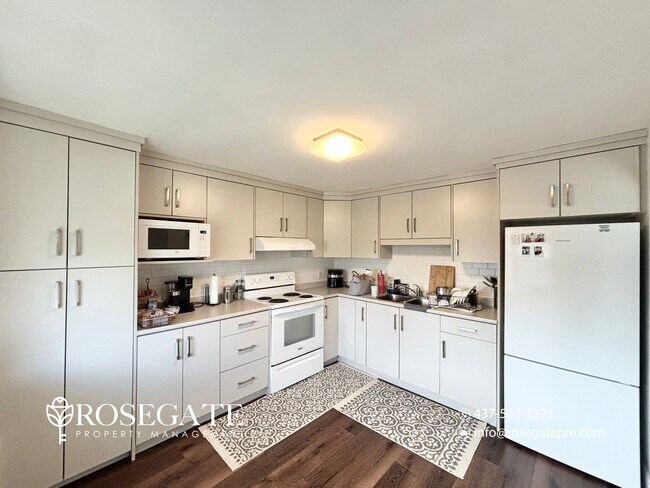 Building Photo - 2-Bedroom Corner Apartment with Porch & Parking – Utilities Included – Brampton