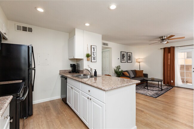 Foto del edificio - 8055 E Thomas Rd
