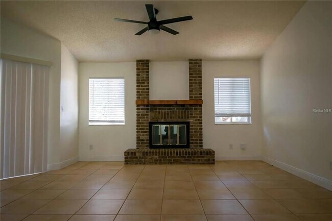 Foto del edificio - 1512 Prairie Lake Blvd