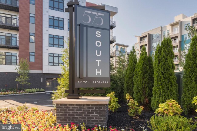 Foto del edificio - 575 S Goddard Blvd