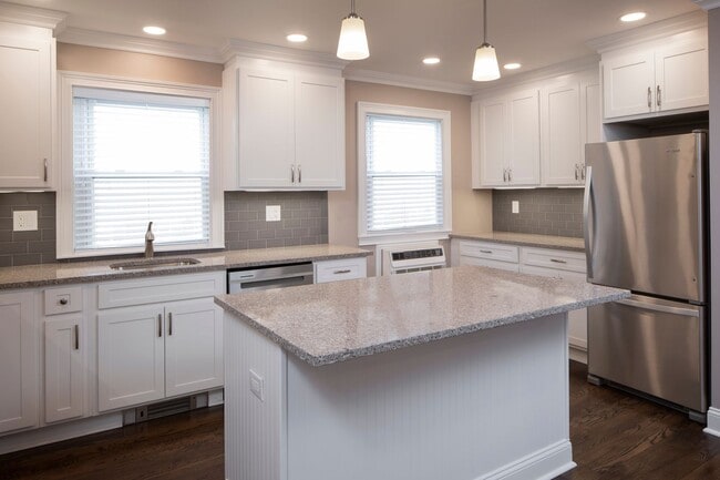Interior Photo - The Courtyard @ Clifton: In-Unit Washer & Dryer, Heat, Hot & Cold Water, Gas Included, and Bark P...