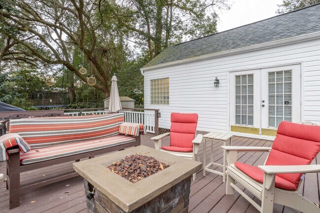 Foto del edificio - 813 Ingleside Ave