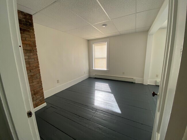 Master Bedroom - 212 Pleasant St