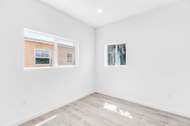 Foto del edificio - 9418 Compton Ave