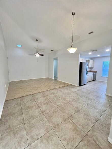 Foto del edificio - 7469 Pond Cir